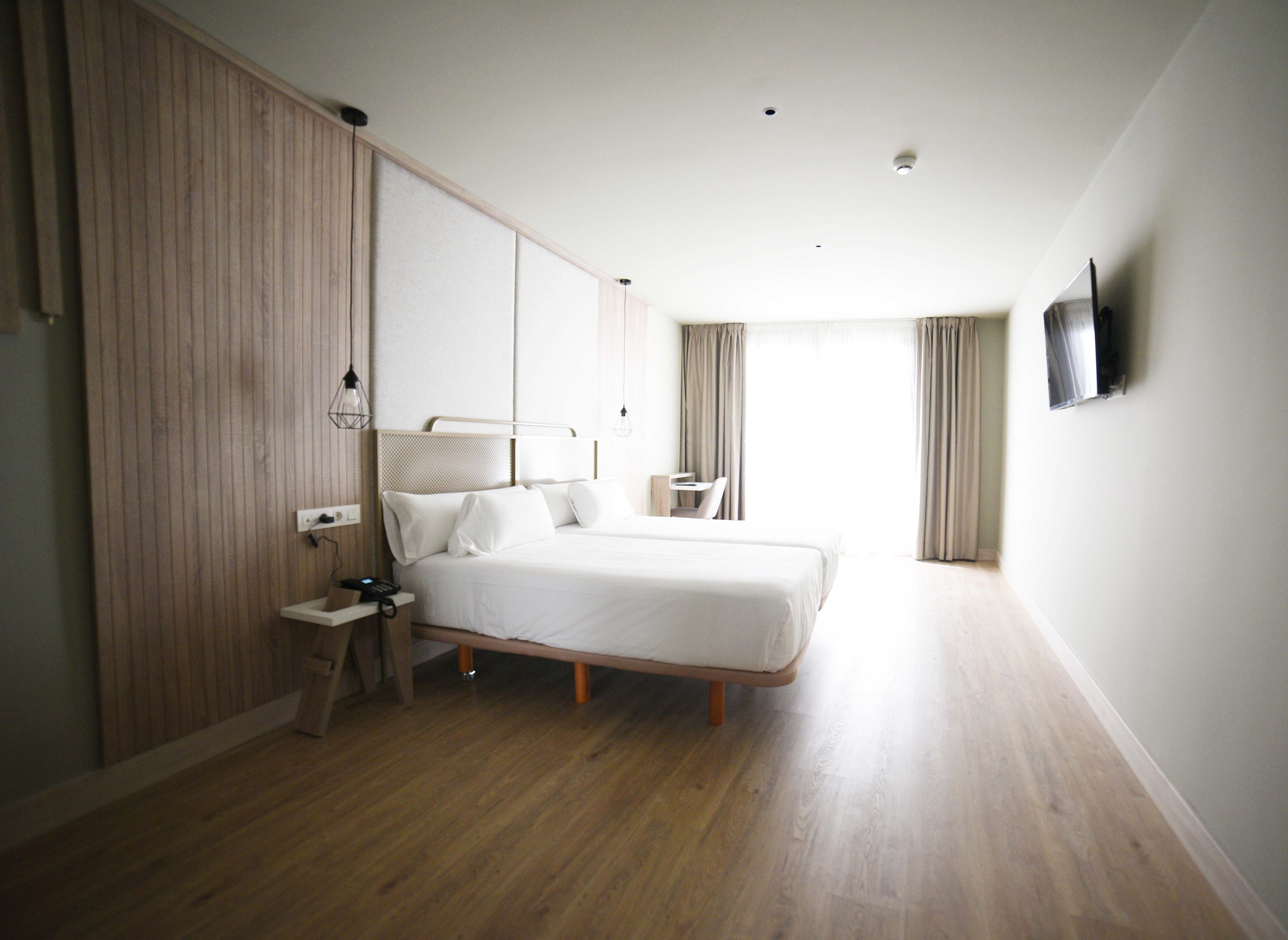 Imi Hotel & Spa 25/26