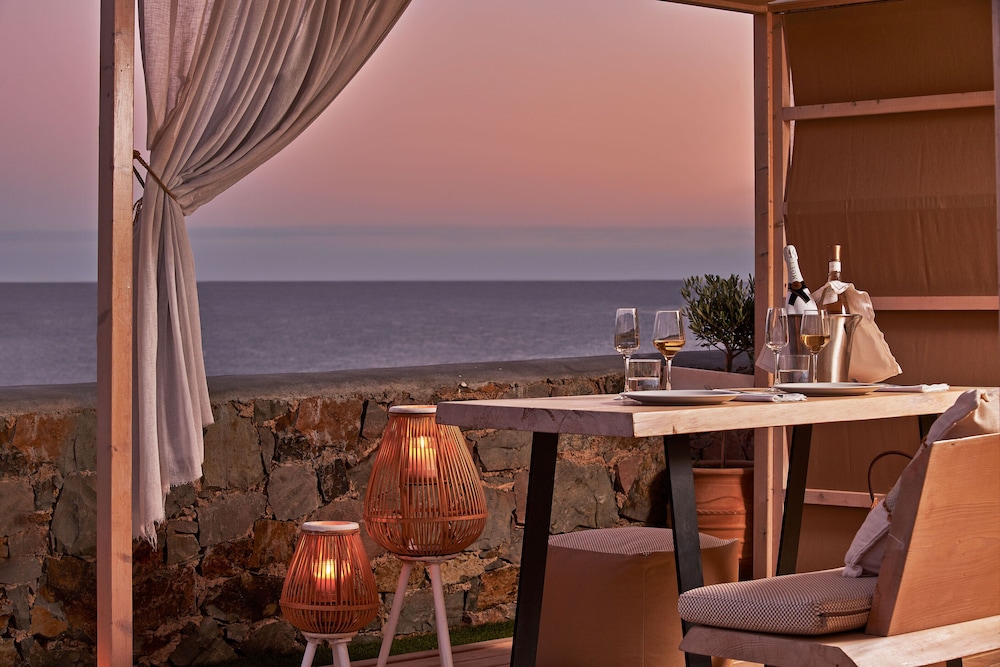 Volcano Luxury Suites Milos 38/50