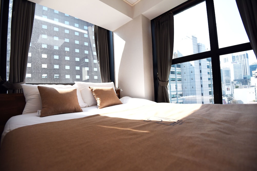 DELUXE, DOUBLE BED