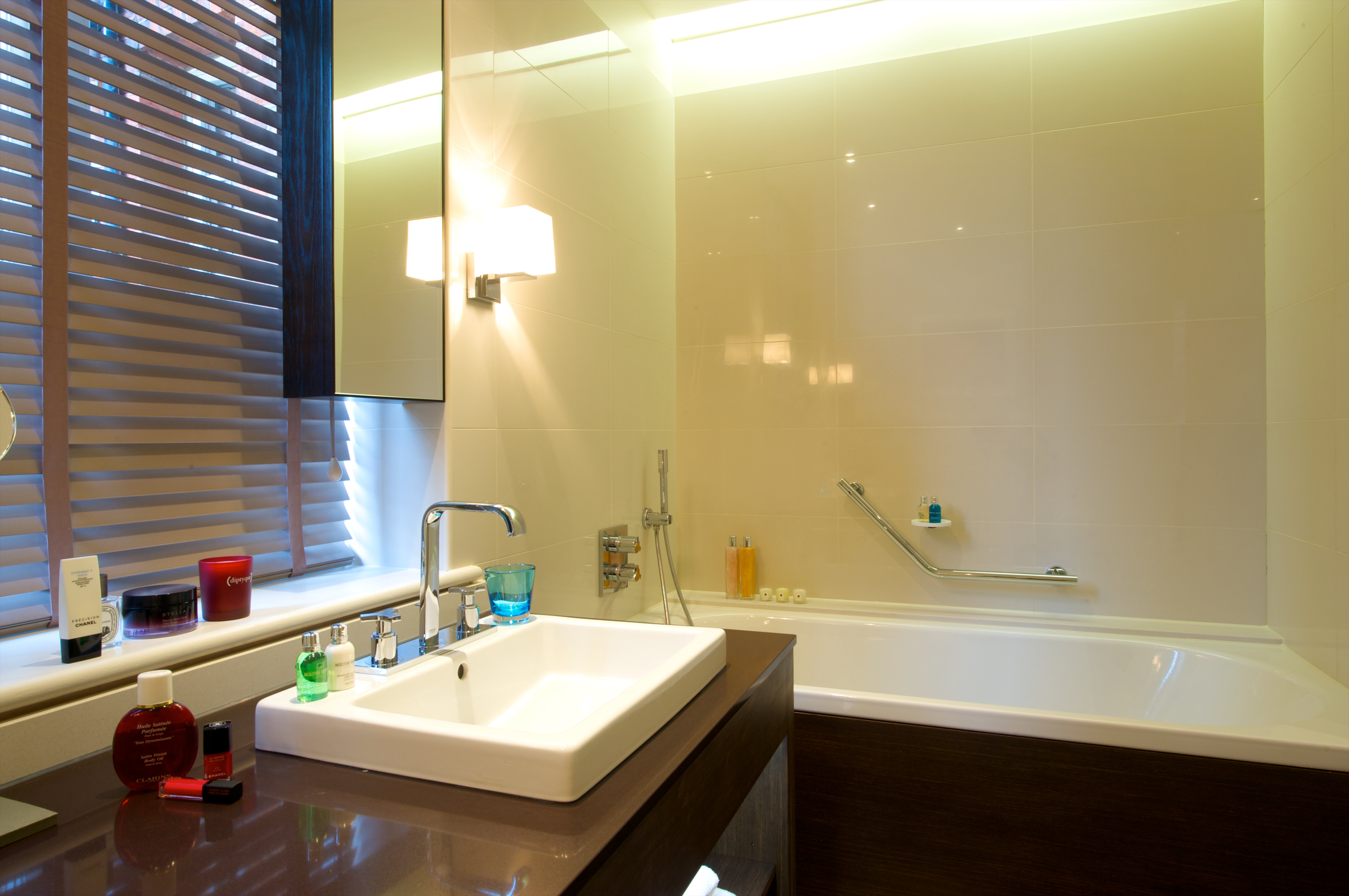 51 Buckingham Gatetaj Suites Residences 82/83