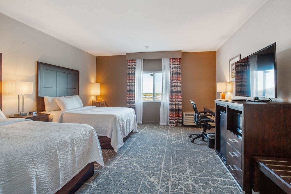 Orangewood Inn & Suites Kansas City Airport 16/37