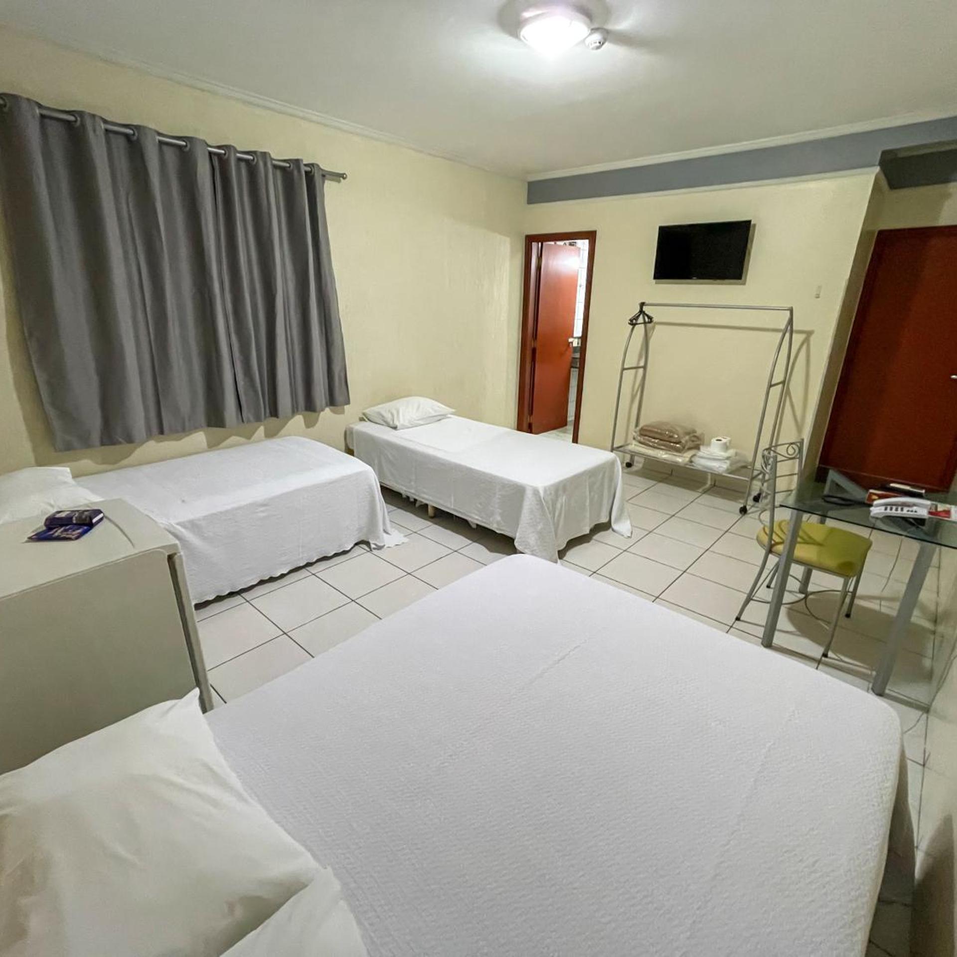 CANADA HOTEL 17/54