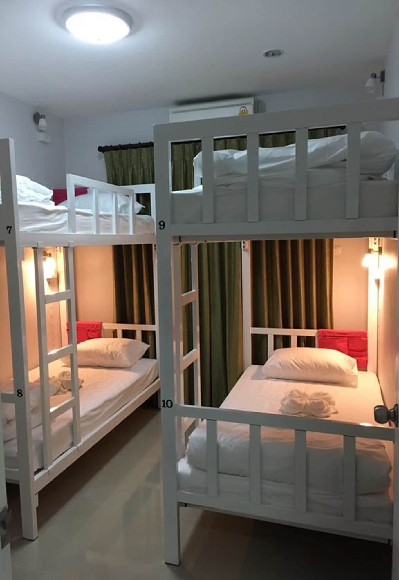 MIXED DORM, 4 PEOPLE
