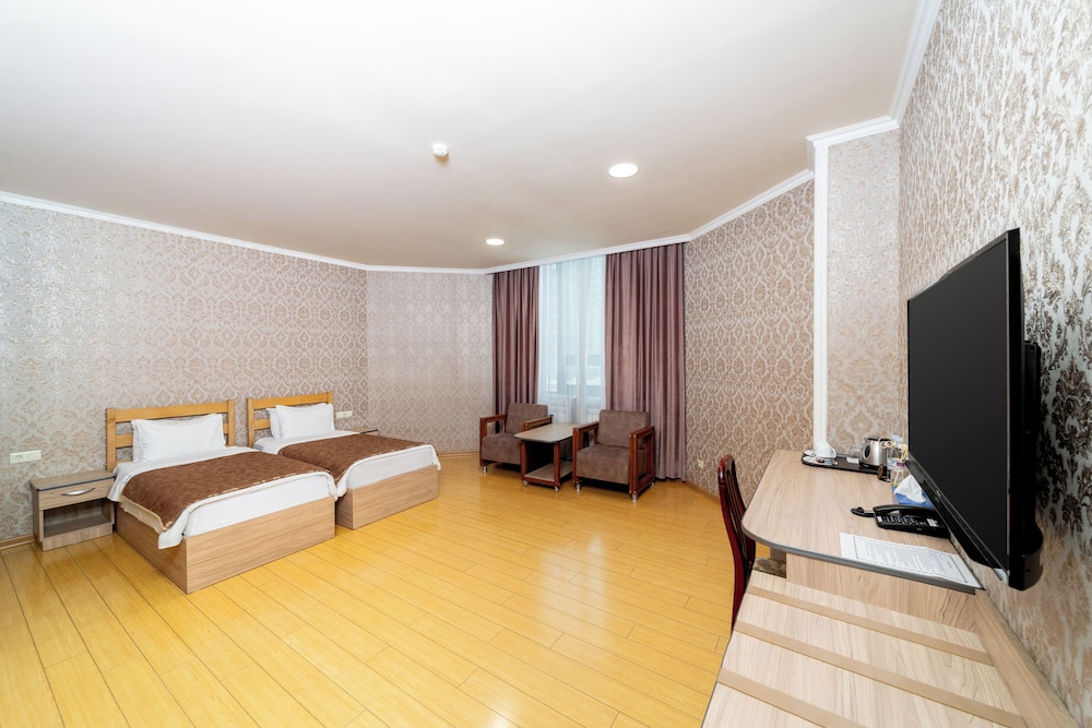 DELUXE, TWIN BEDS