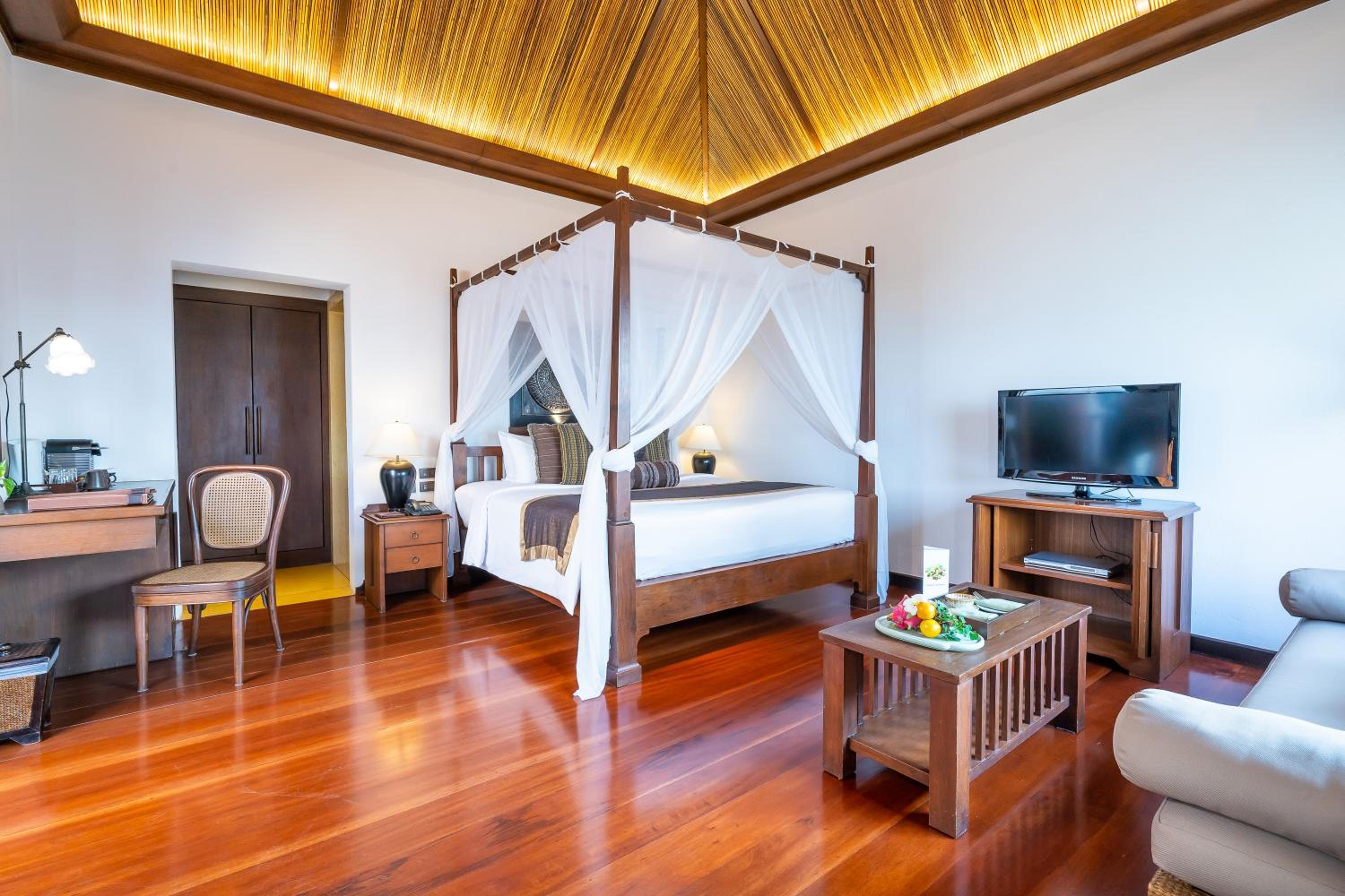 Ocean, Premier, Double Bed, Hill Side