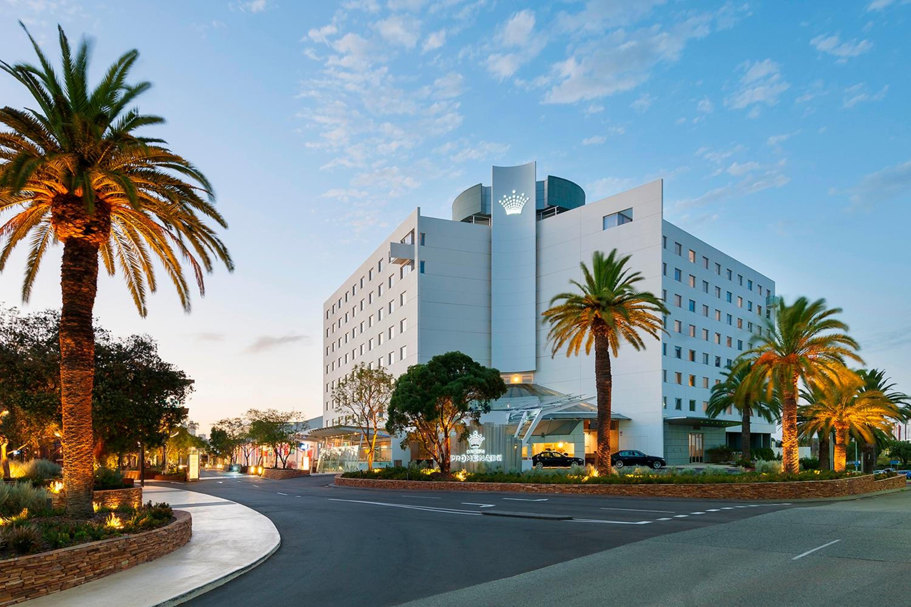 CROWN PROMENADE PERTH 54/55