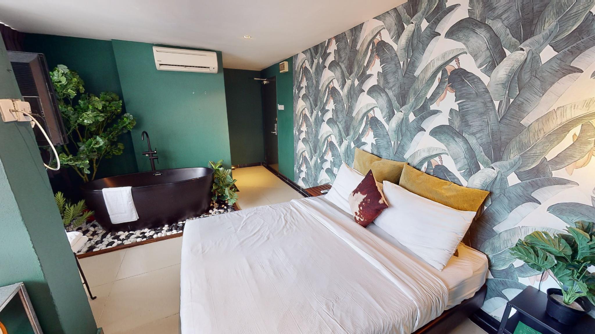 Very Suite, Queen Bed