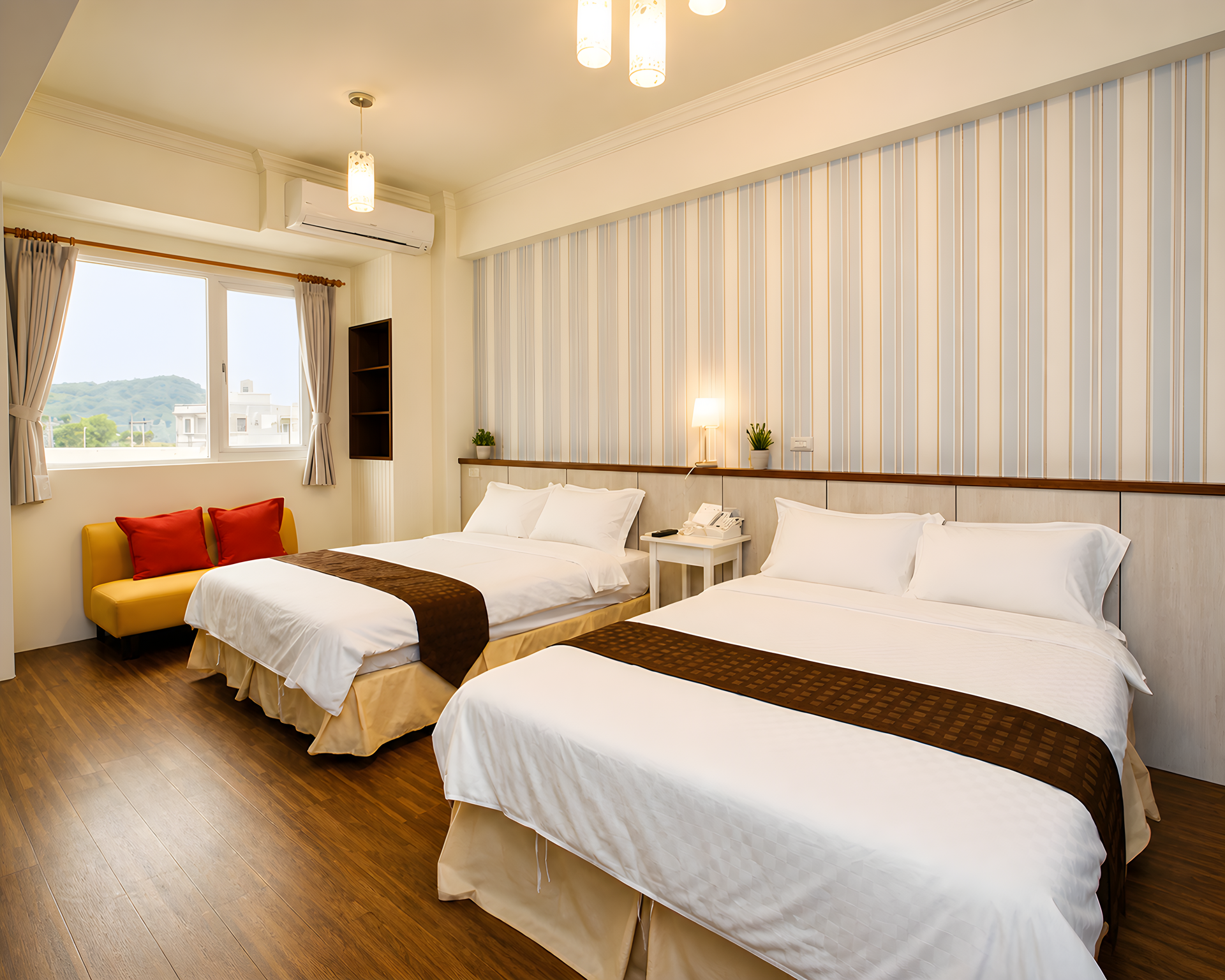 Room, Quadruple