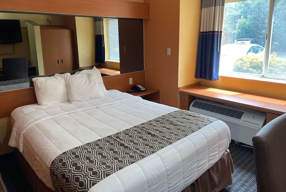 Room, Queen Bed