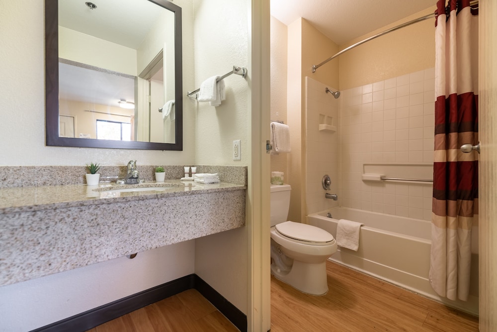 California Inn And Suites Rancho Cordova 14/37