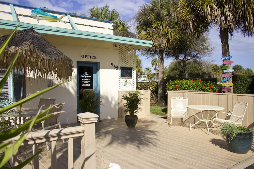 Seaspray Surf Lodge 7/56