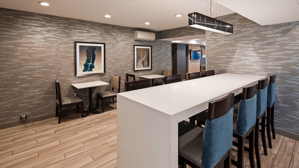 Best Western Plus Fairfield Hotel 25/30