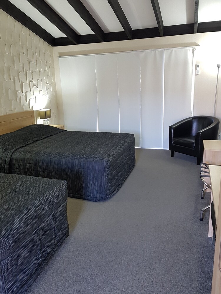 Aztec Motel 19/61