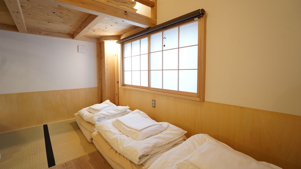 Poly Hostel 2 Namba 7/38
