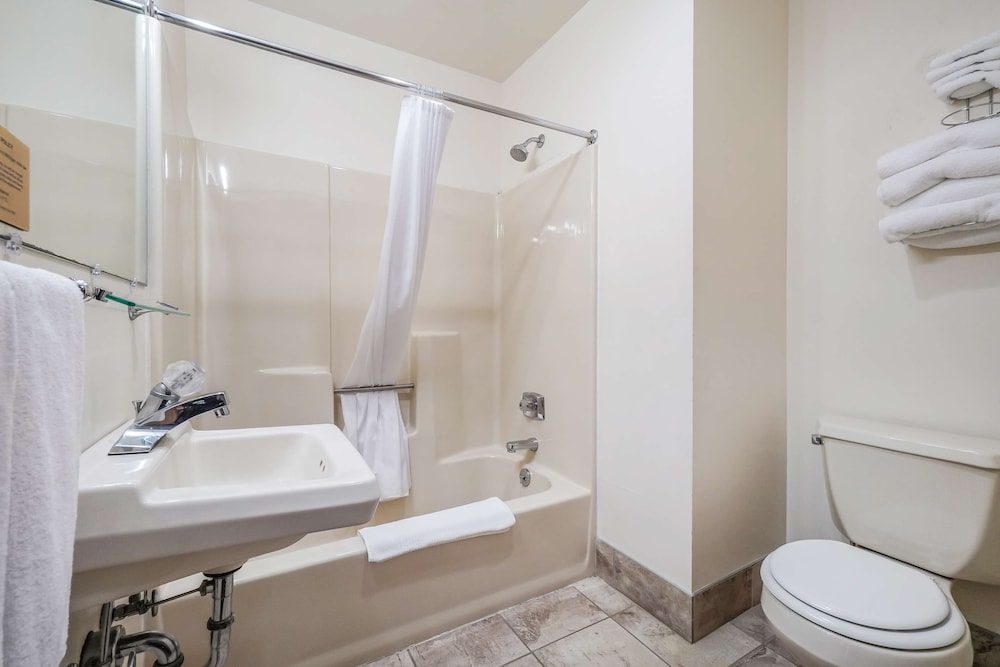 Americas Best Value Inn Marquette 16/46