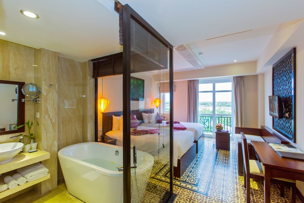 Royal Riverside Hoi An Hotel 52/75