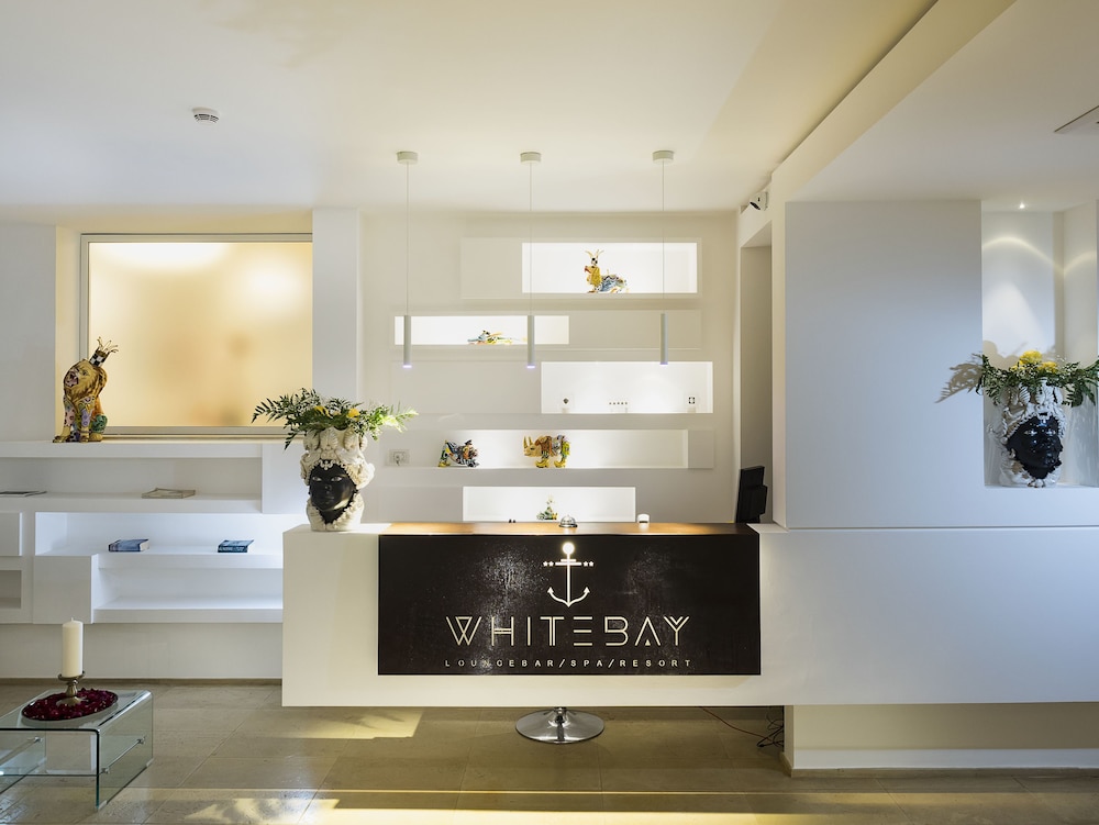 White Bay Resort 6/74