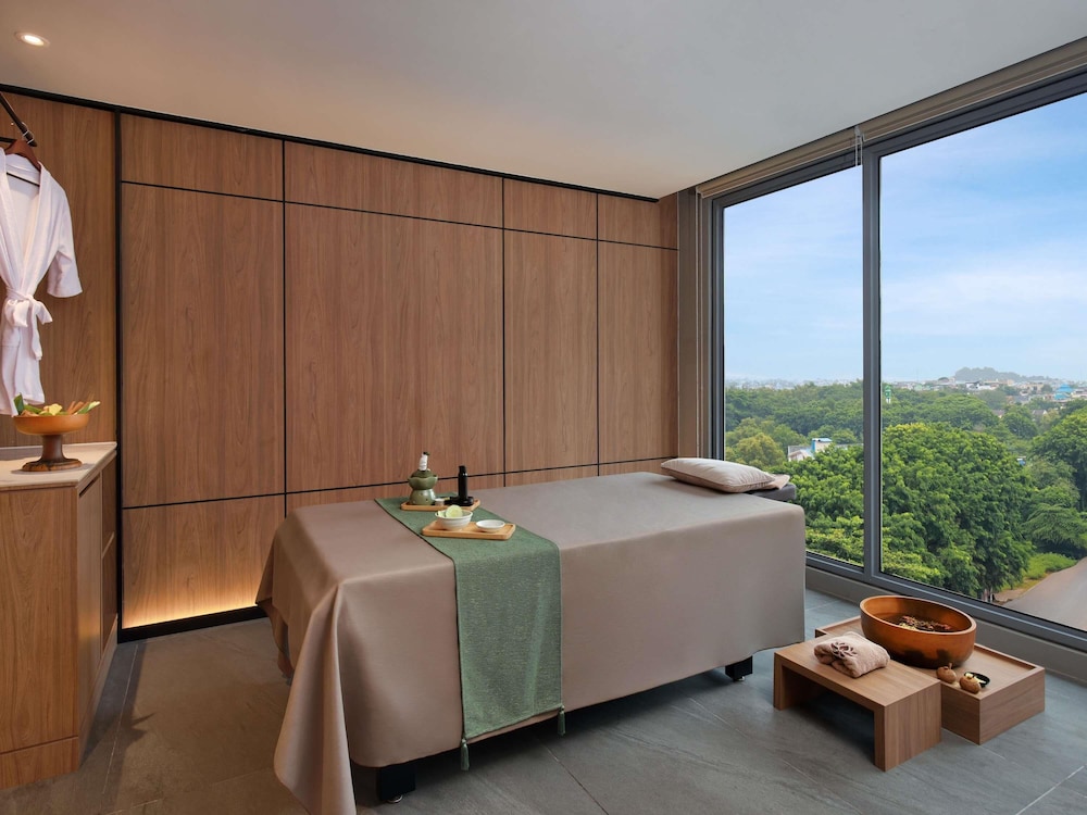 Grand Mercure Batam Centre 33/57
