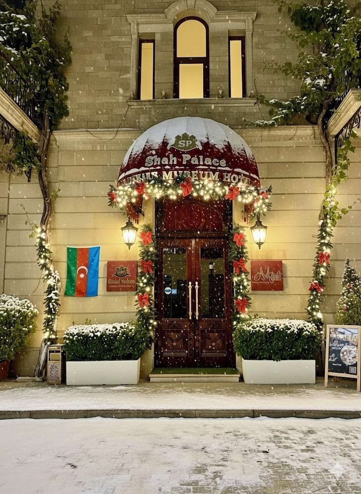 Shah Palace Hotel 6/77