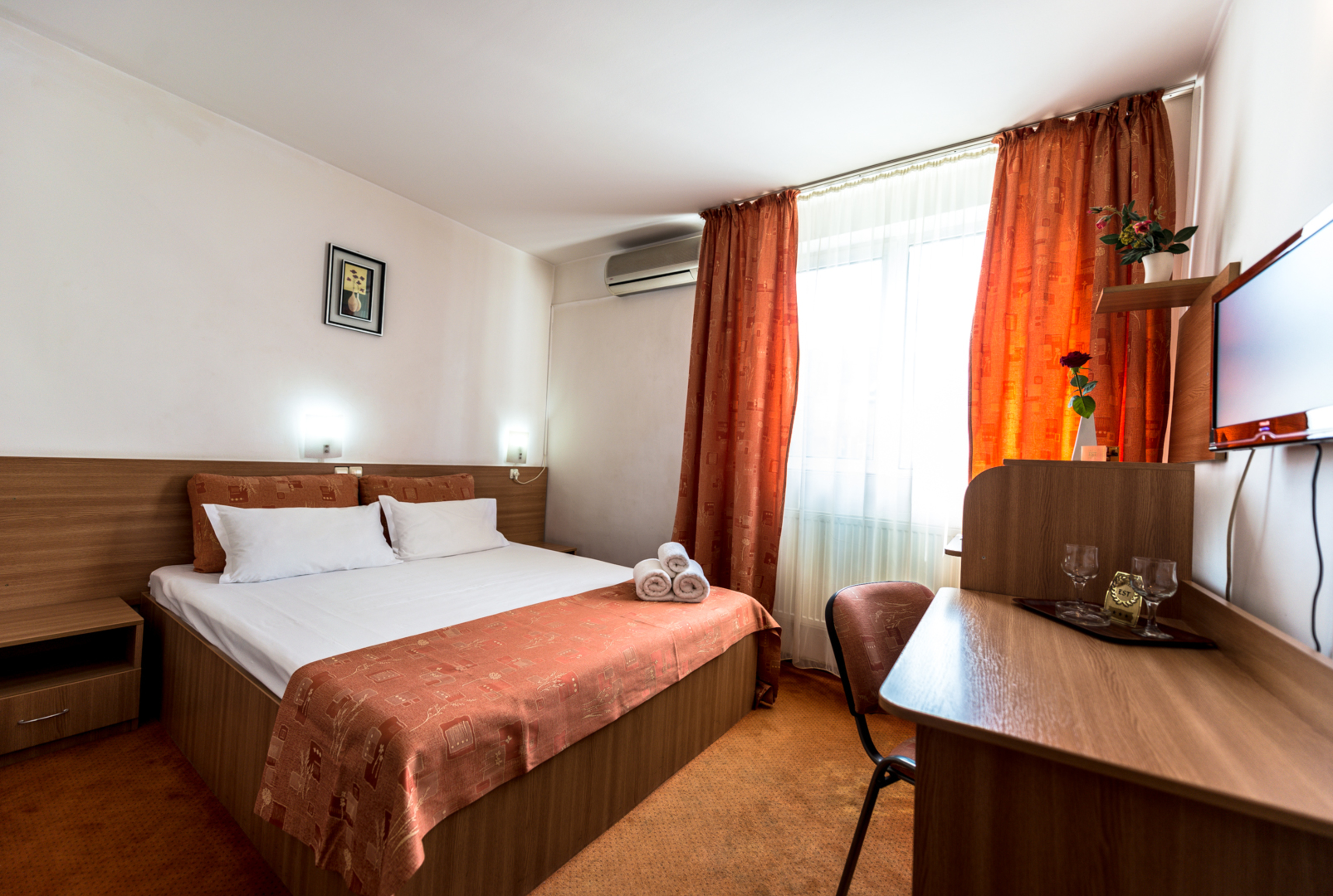 Hotel Est 5/26