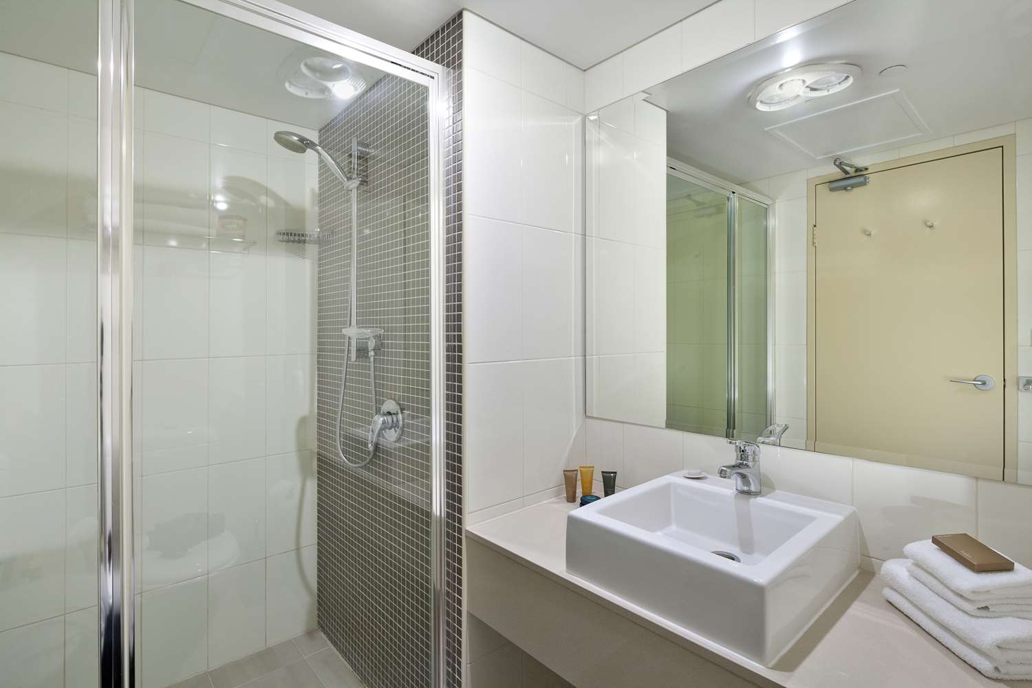 غرفة ديلوكس بسرير كينج مع أريكة بمطبخ صغير، Best Western Plus Hotel Stellar 2/2