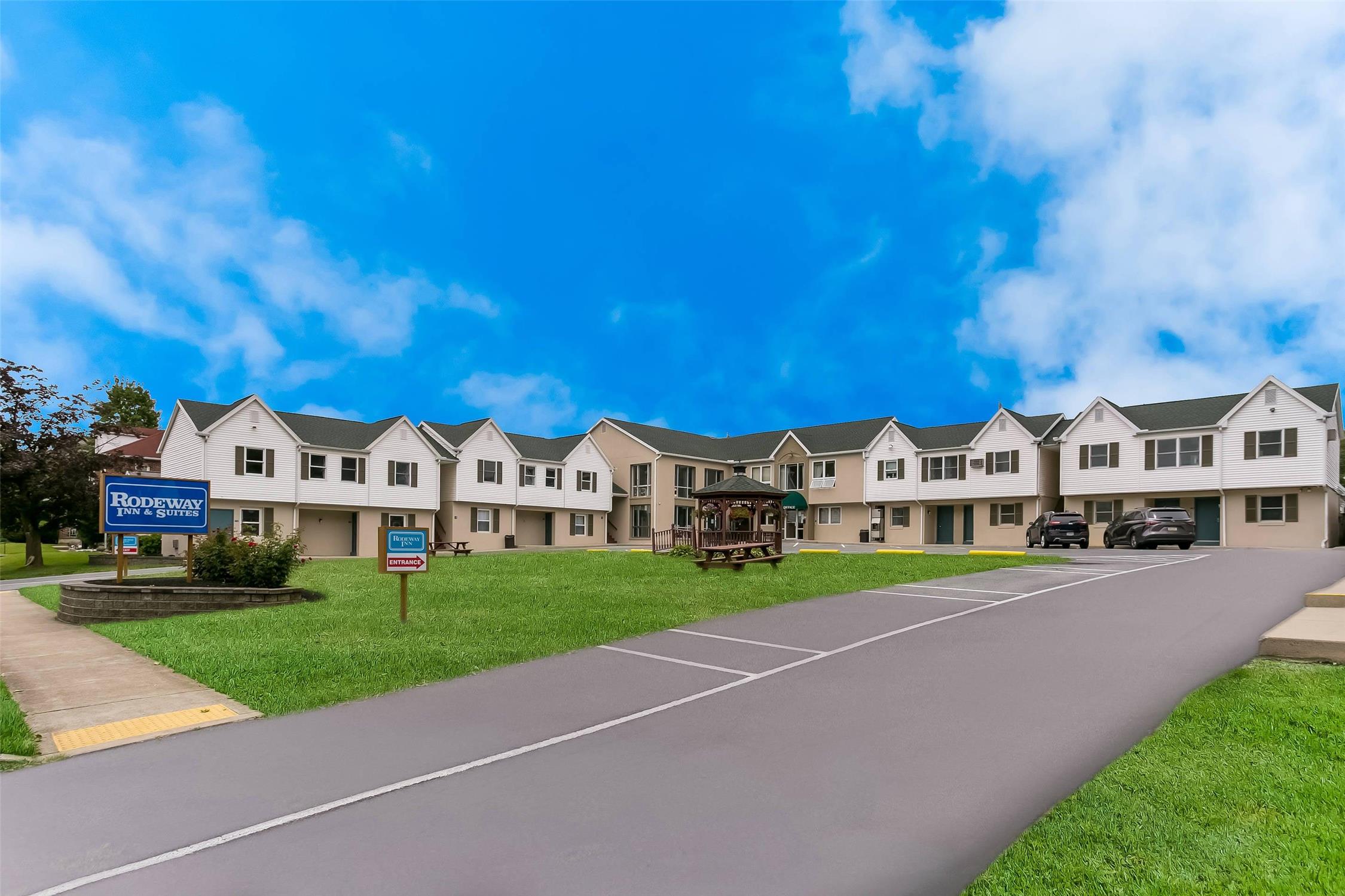 Rodeway Inn and Suites Hershey Chocolate Avenue 14/17