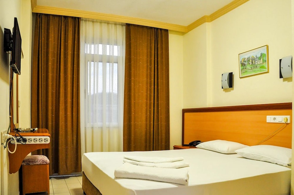 ROOM, TWIN BEDS