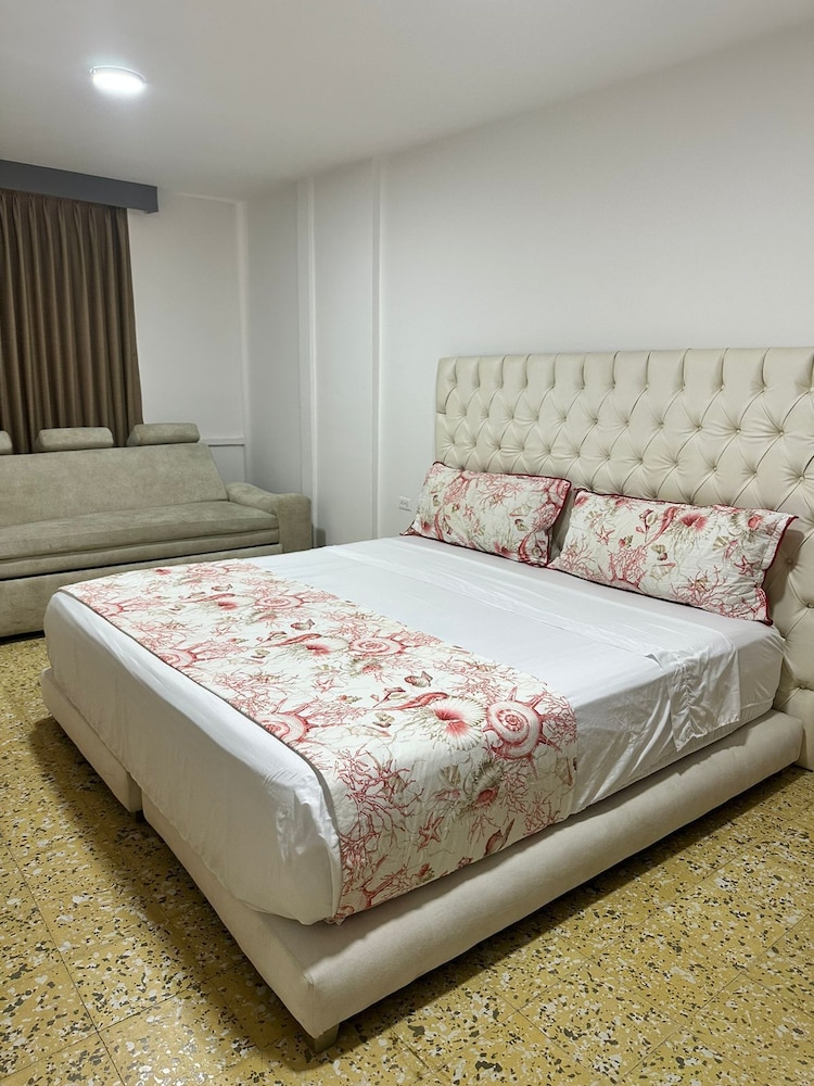 COMFORT, SUITE