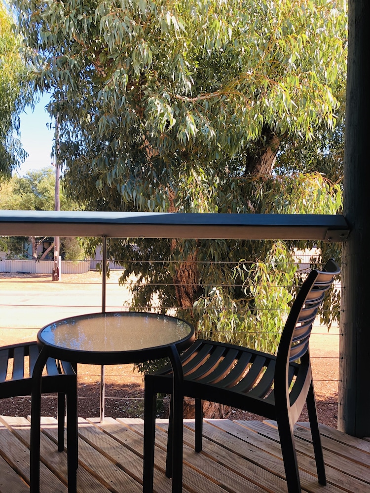 PELICAN'S NEST KALBARRI 25/42