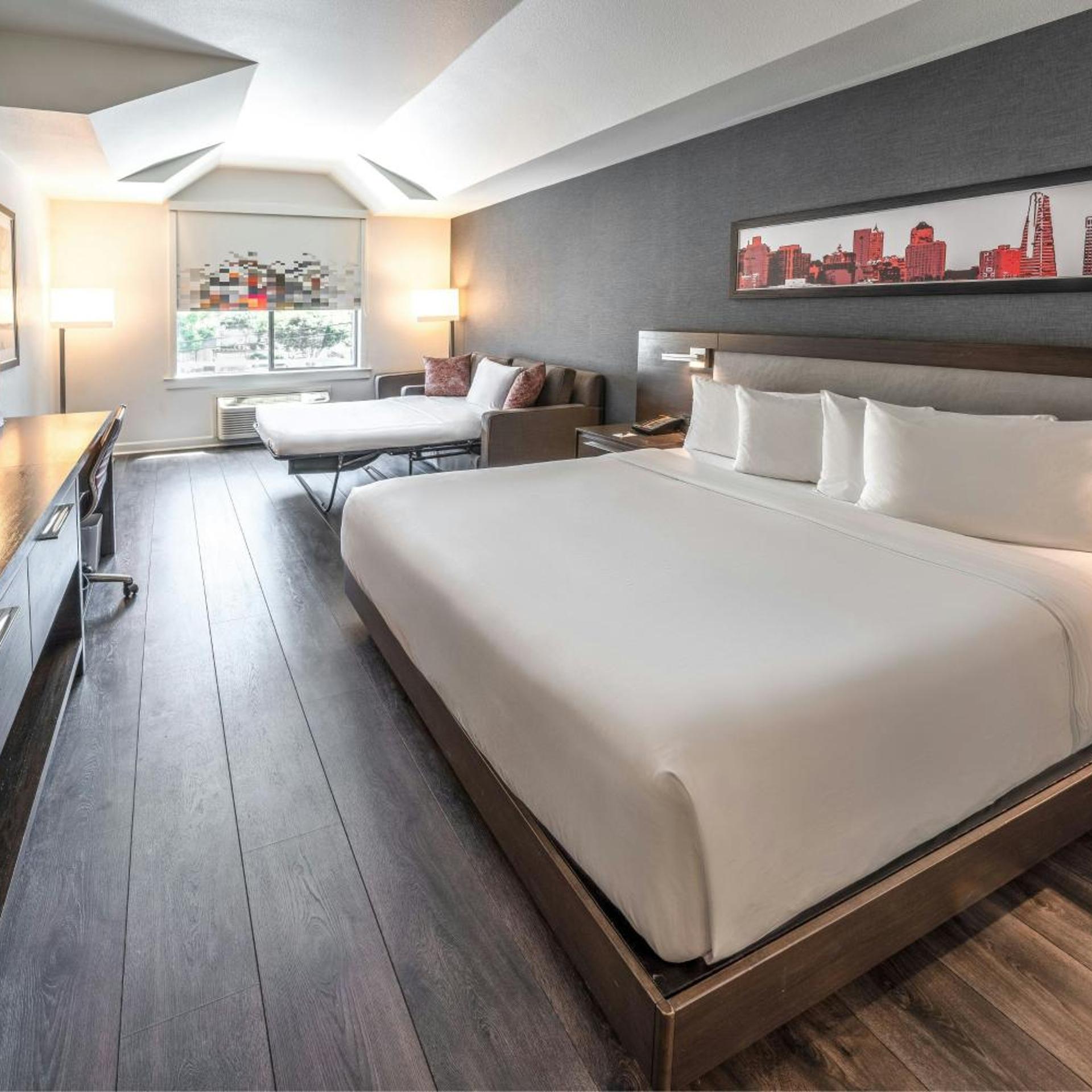 Savvy, Guest Room, King Bed