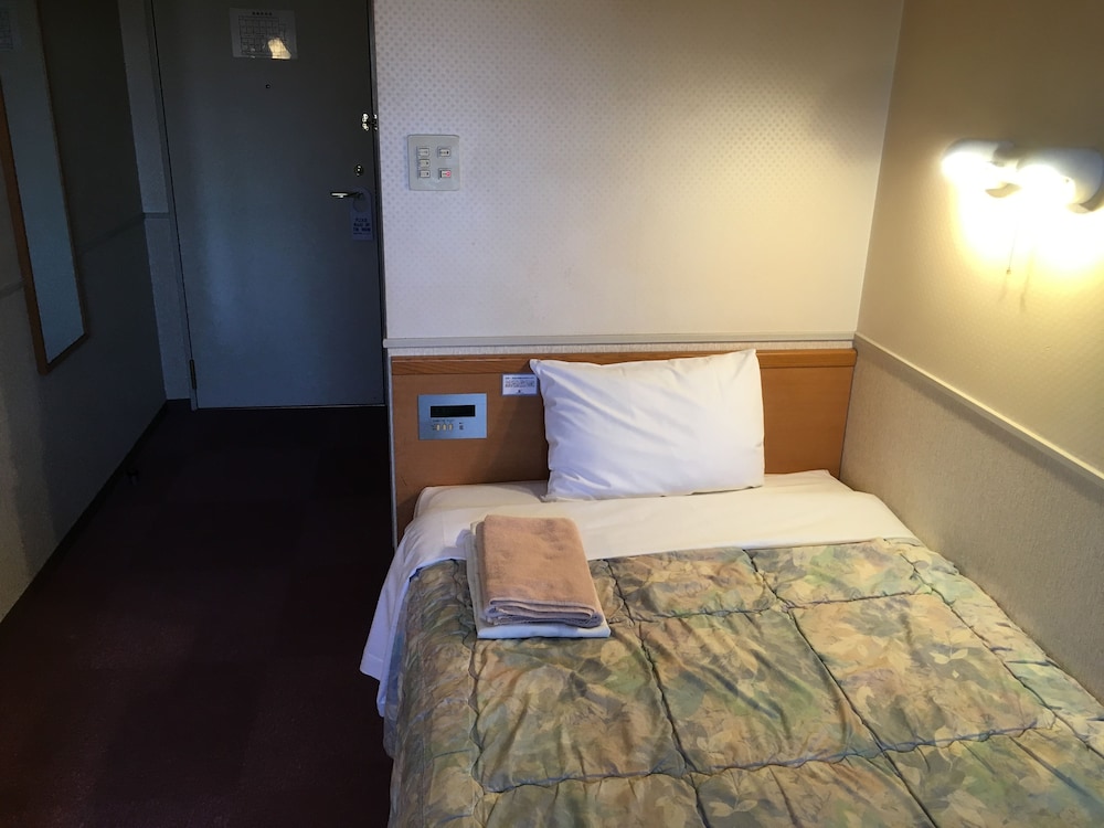 ROOM, SINGLE