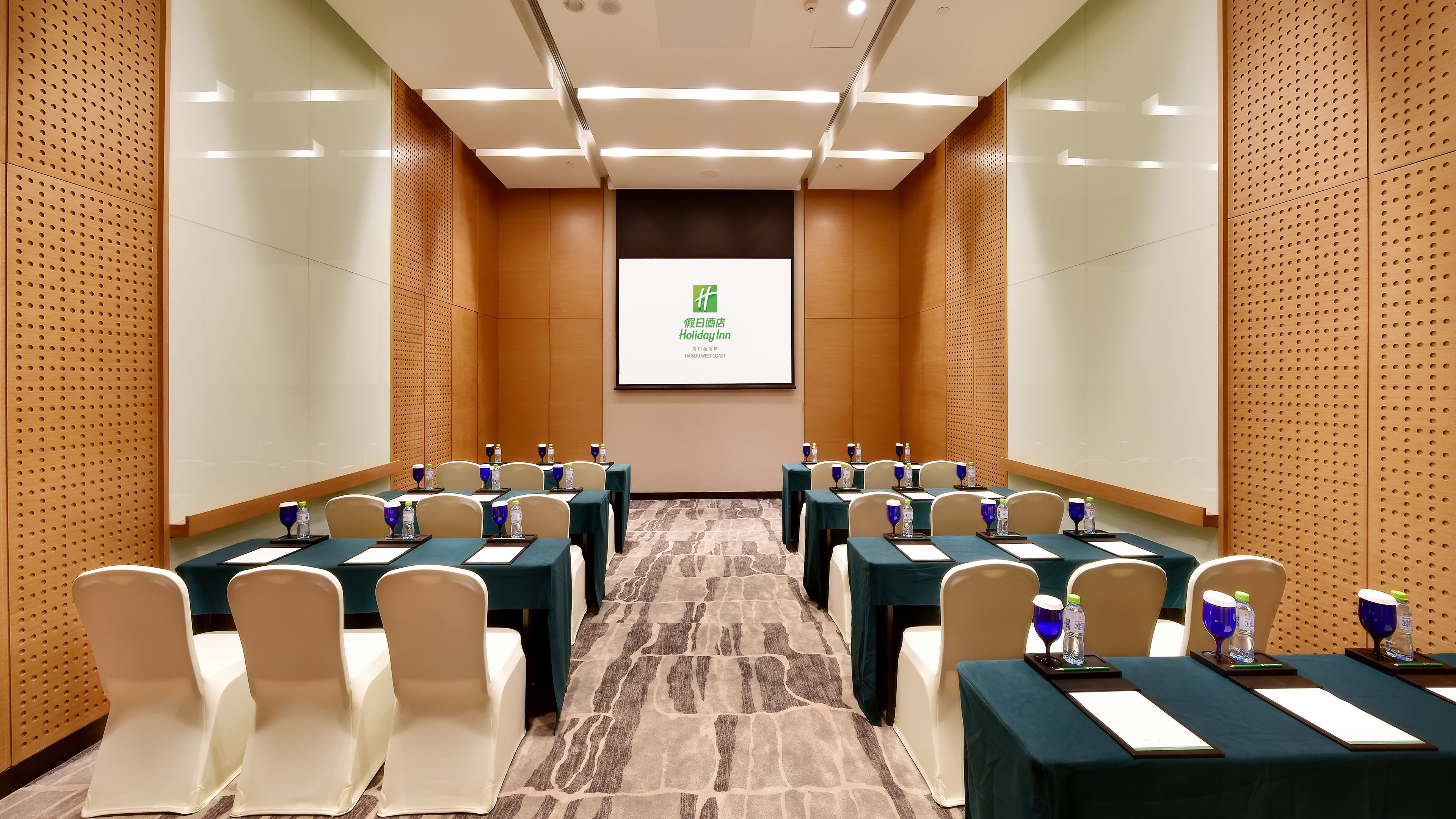 Holiday Inn Haikou West Coast 33/50