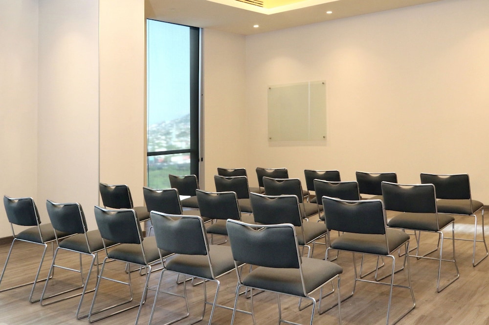 City Express Plus by Marriott Monterrey Centro 46/57