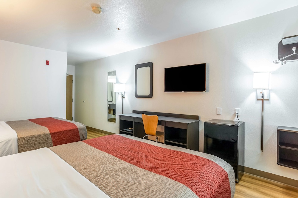 Motel6 Barkeyville, PA 20/41