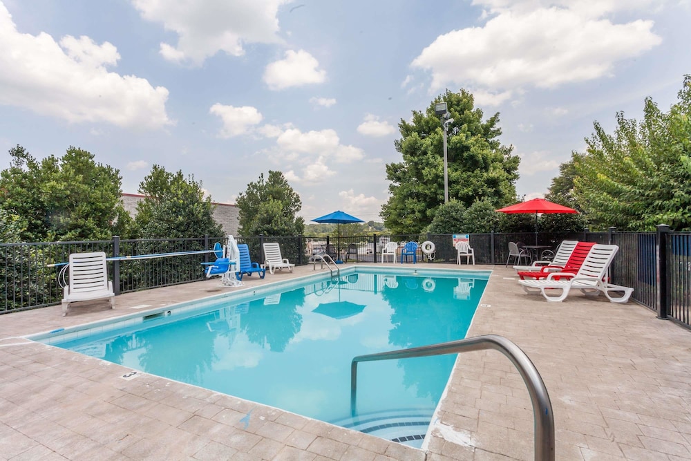 Baymont By Wyndham Columbia Maury 4/28