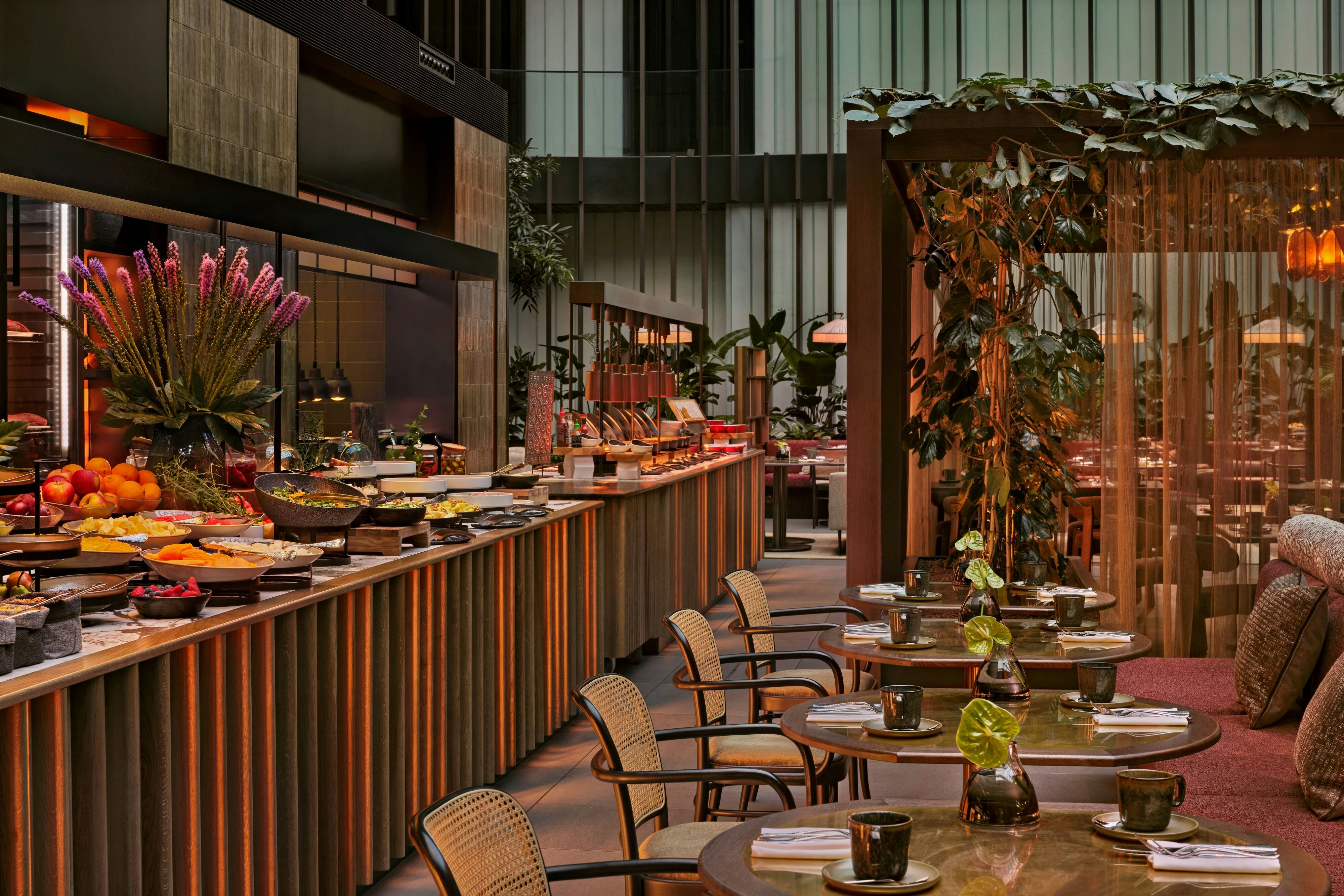 Dorothea Hotel, Budapest, Autograph Collection 24/38