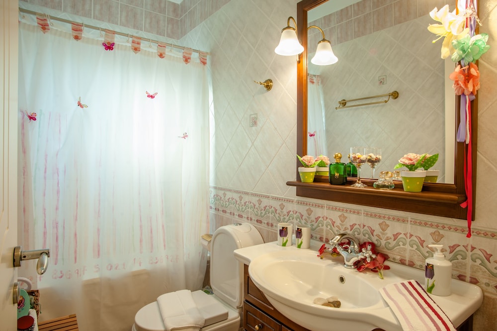 Stamatakis Boutique Studios 45/50
