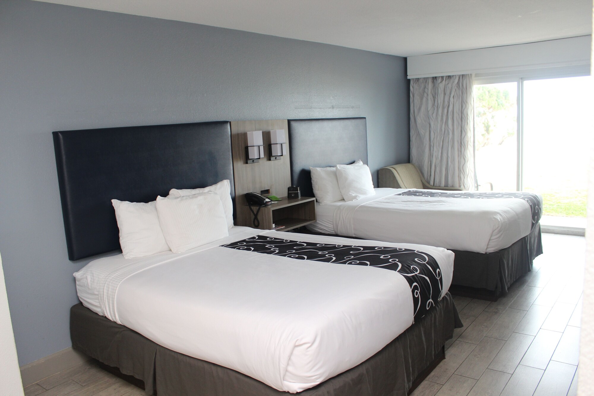 SUITE, MULTIPLE BEDS, OCEAN FRONT