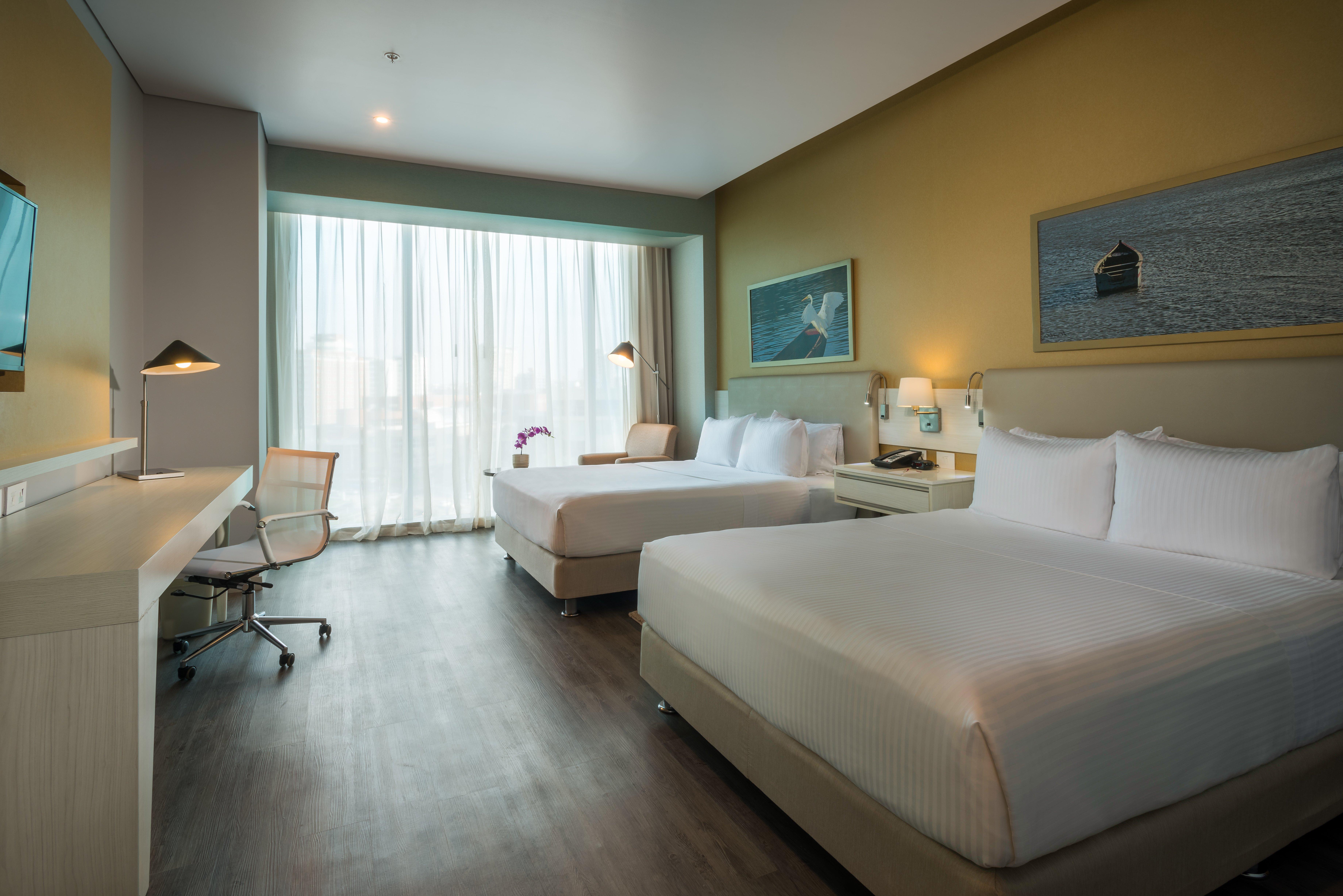 Room, 2 Queen Beds, City View, Crowne Plaza Barranquilla 3/7