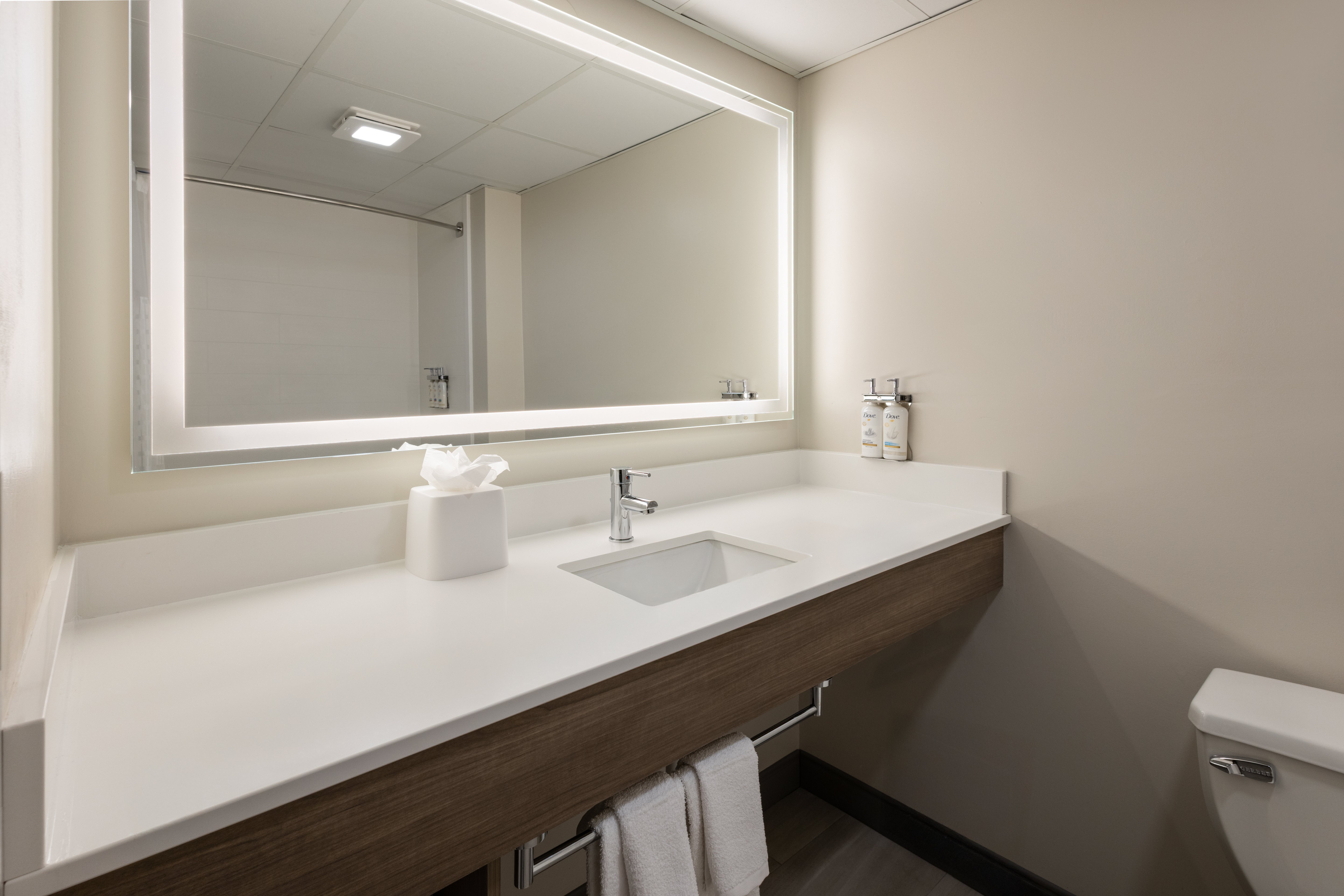 Holiday Inn Express Hotel Suites Meriden 47/50