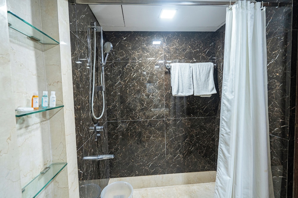 Hotel Mayura 50/50