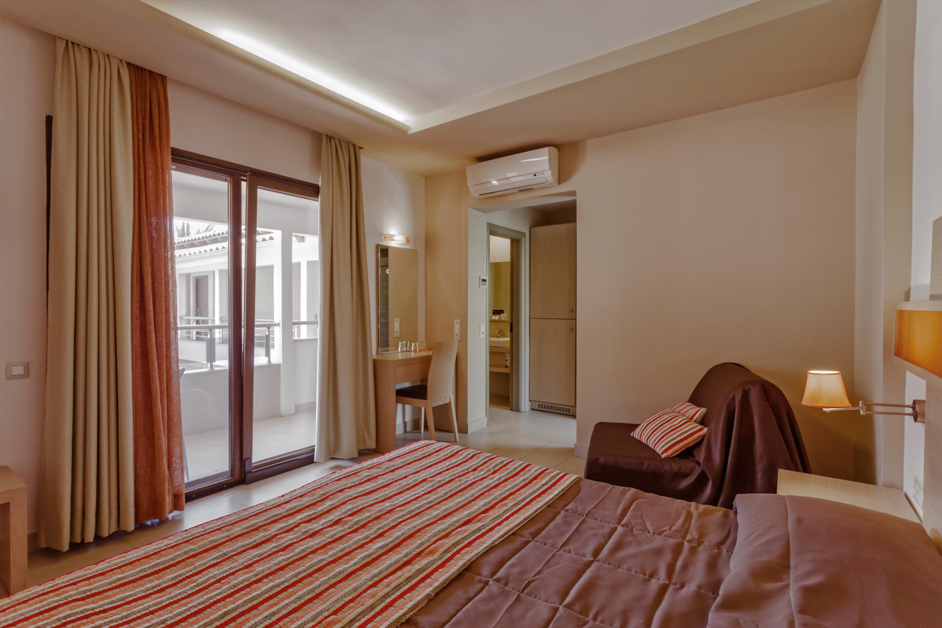 Lagomandra Beach Hotel and Suites 44/71