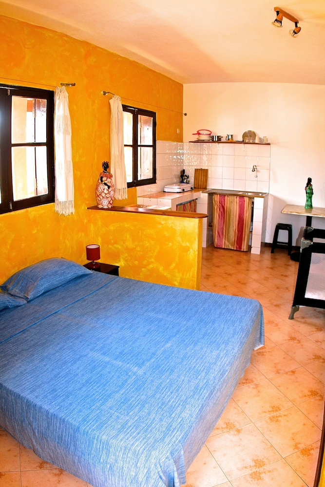 Sakaroule Bed And Breakfast 15/33