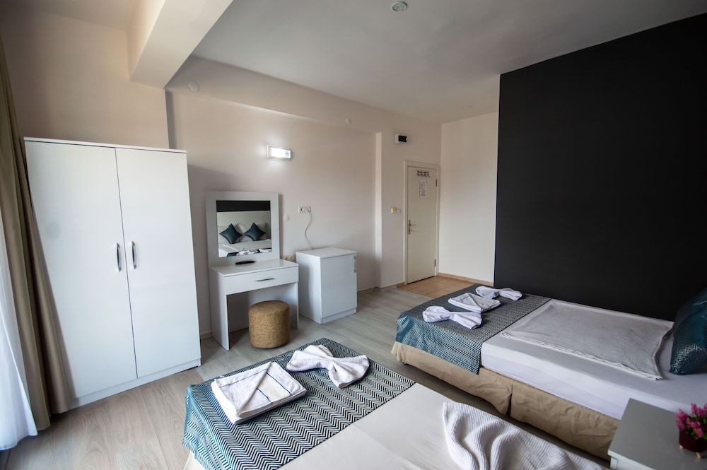 Moonbow Beach Hotel 20/50