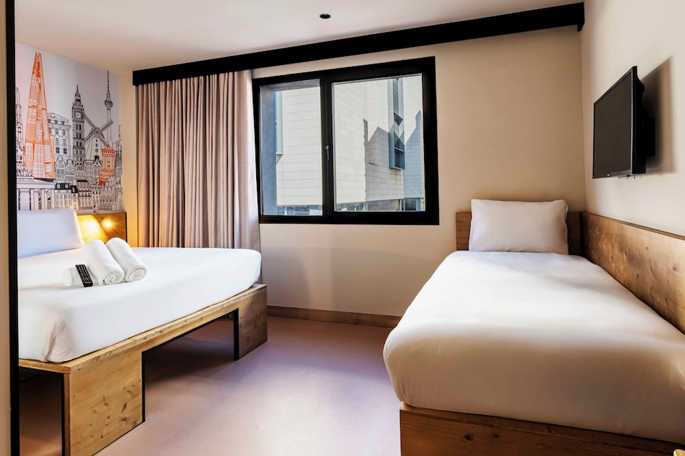 Standard, Triple, 1 Double and 1 Single Bed