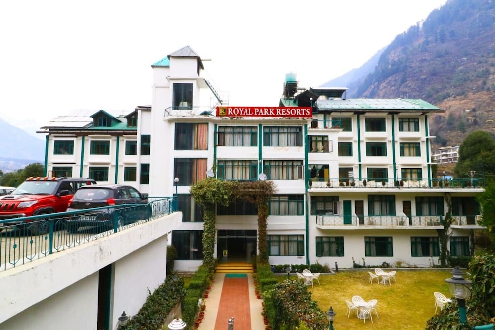ROYAL PARK RESORT. 4/47