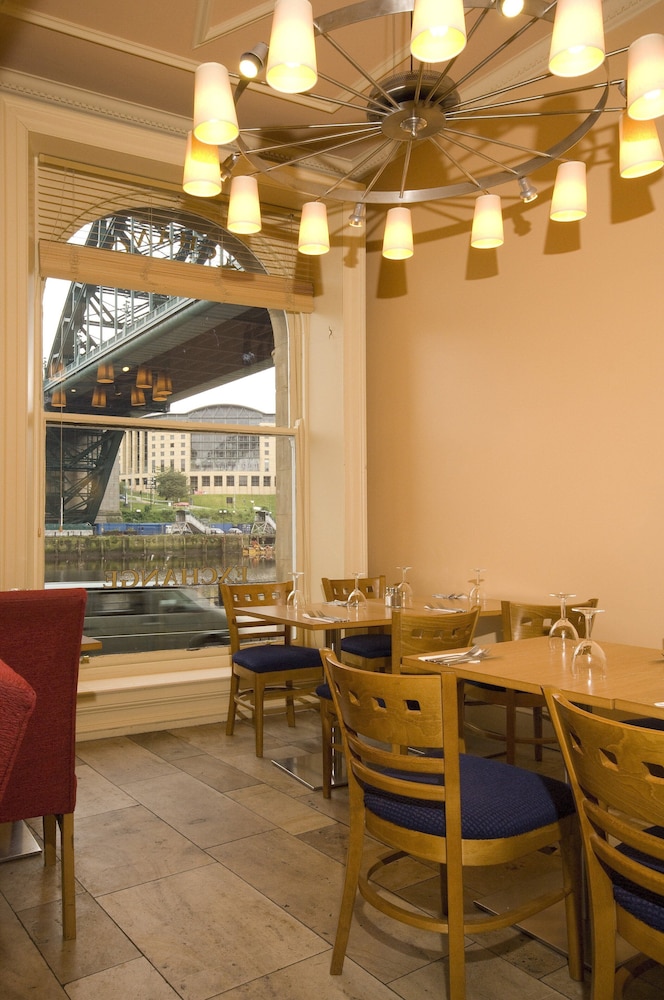 Premier Inn Newcastle City Centre (Quayside) 21/35