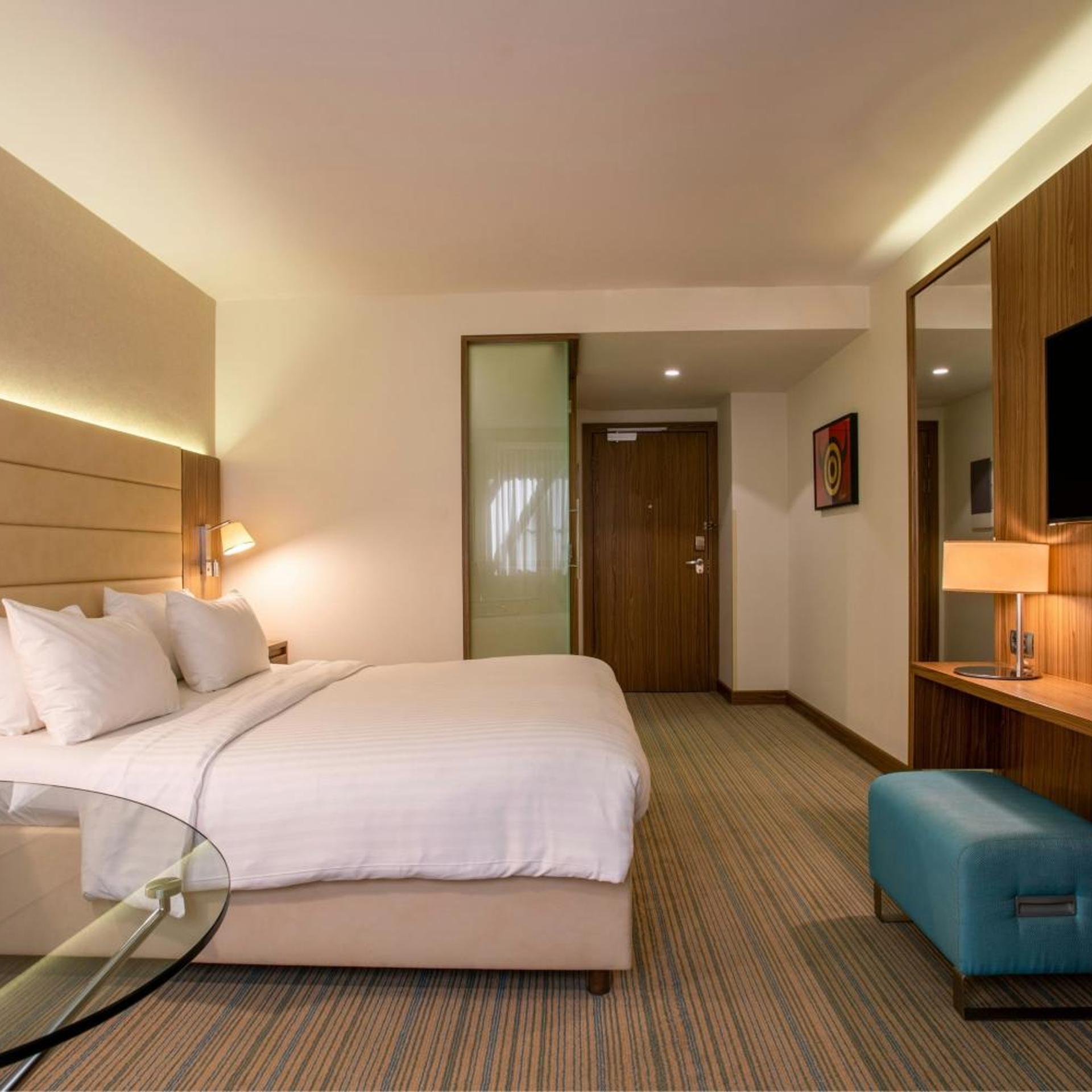 Grand, Deluxe, King Bed