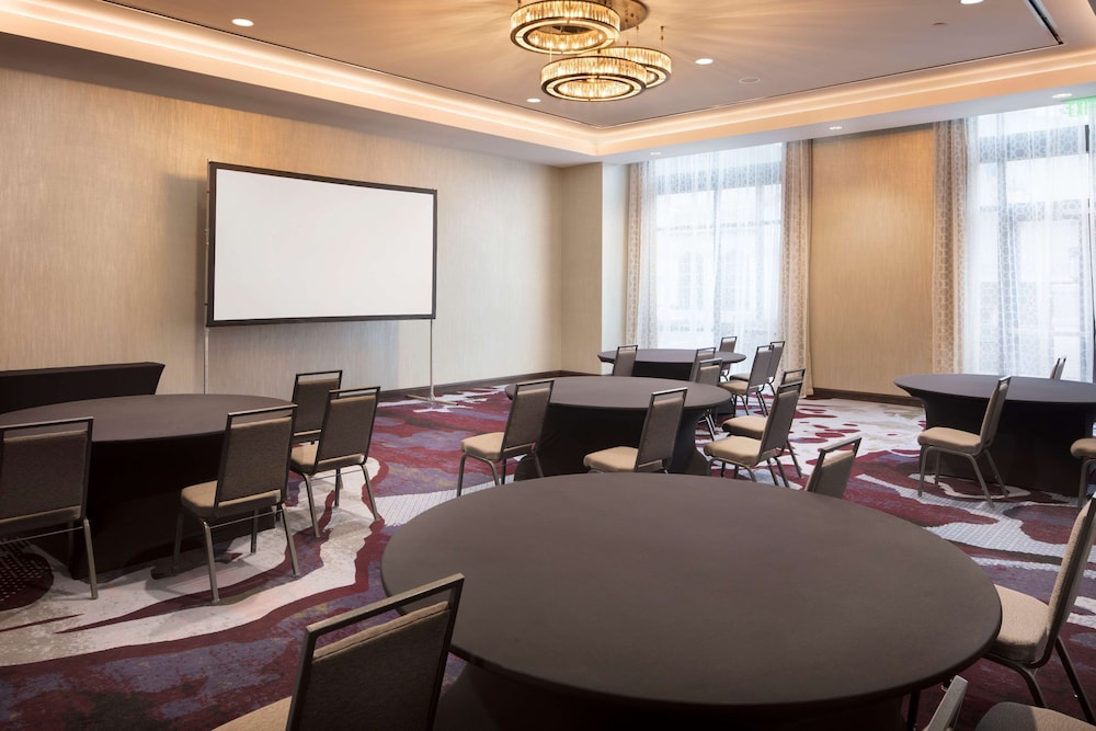 EMBASSY SUITES BY HILTON AMARILLO DOWNTOWN HOTEL 53/62