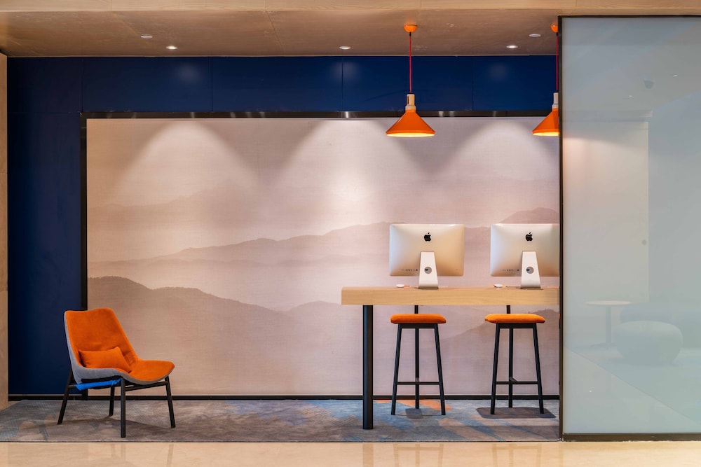Holiday Inn Express Hangzhou Westlake East 51/60